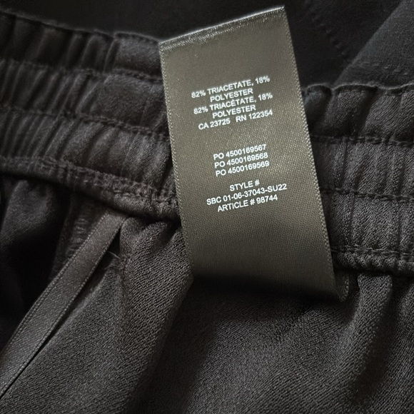 Aritzia Babaton Darren Black Crepe Shorts - Picture 7 of 7